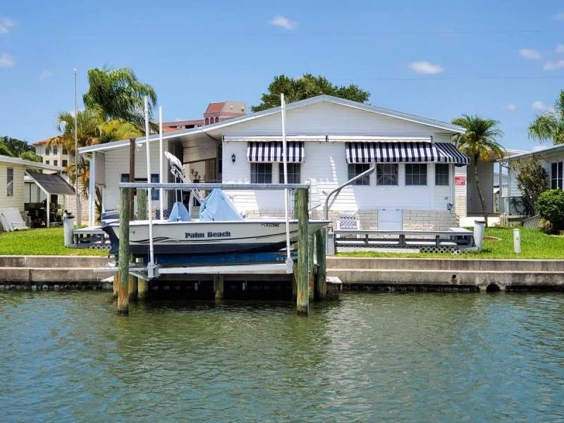 Affordable Mobile Homes with Waterfront Views in Florida