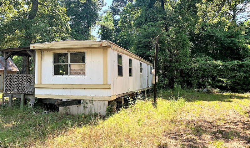 The Pros and Cons of Buying a Fixer-Upper Mobile Home