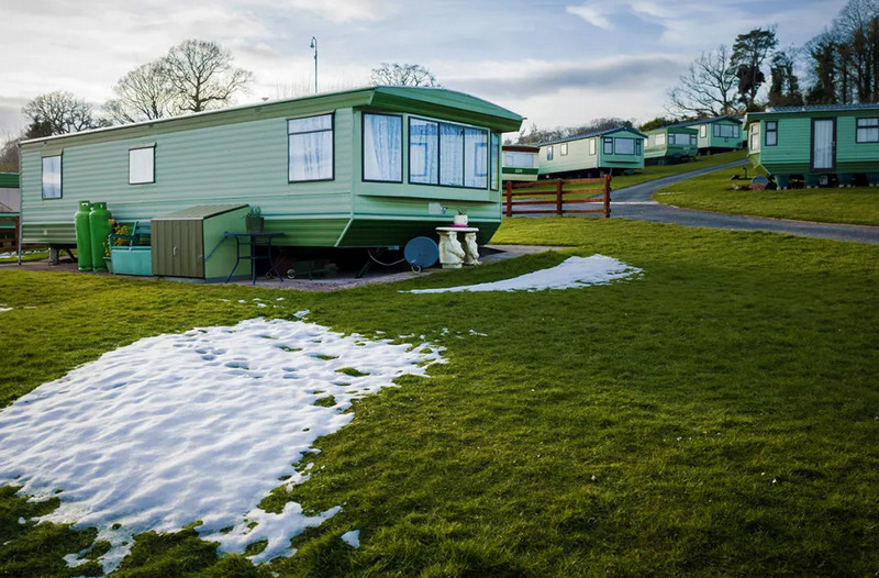 Snowbird Essentials: Setting Up Your Mobile Home for Winter