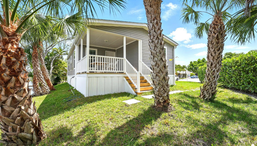 Are Hurricanes A Problem For Sarasota Mobile Home Owners