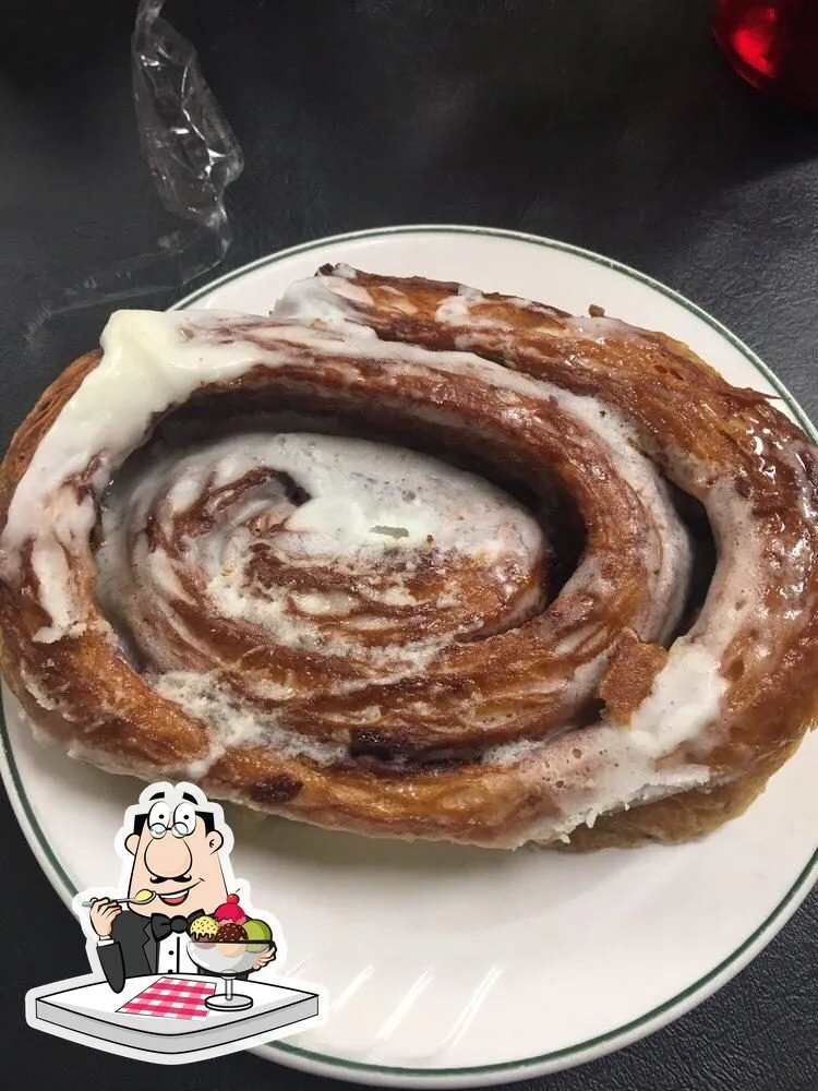 The Cinnamon Rolls At Glenda Jeans In Lake Placid Florida Are A Breakfast Staple!