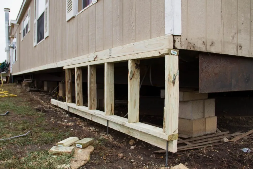 Mobile home skirting-repair