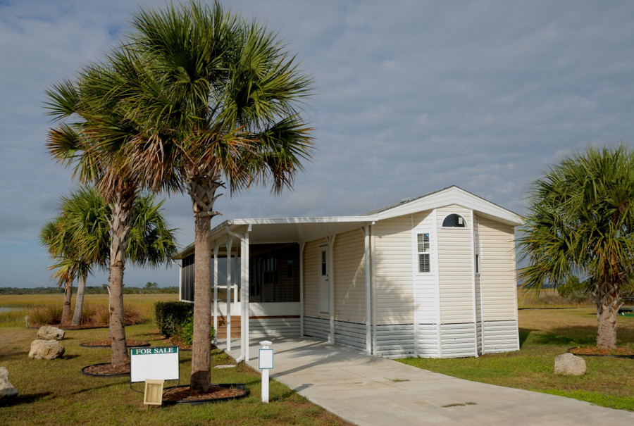 Should You Sell Your Sarasota Mobile Home Now Or Wait?