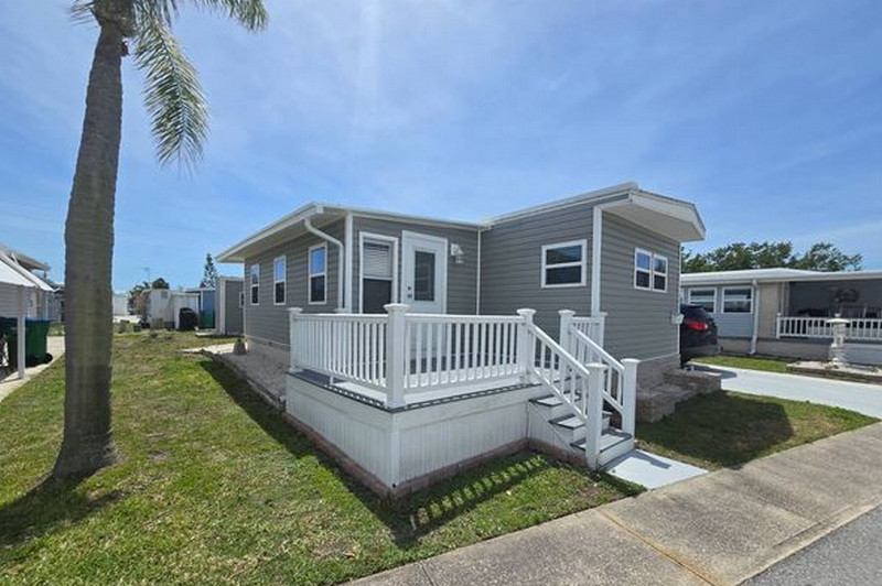 Become a Mobile Home Sales Agent in St. Petersburg, Florida